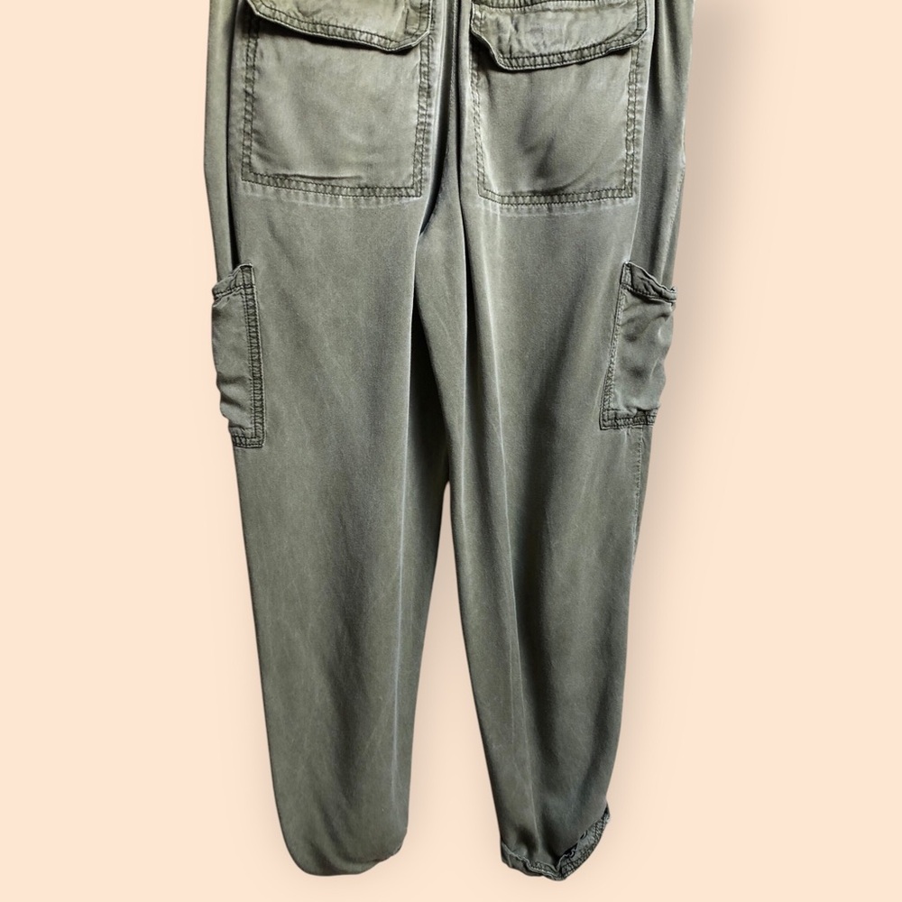 Free People Summers Over Cargo Pants Army Green Crop Jogger Women’s Size 6 - Picture 15 of 16